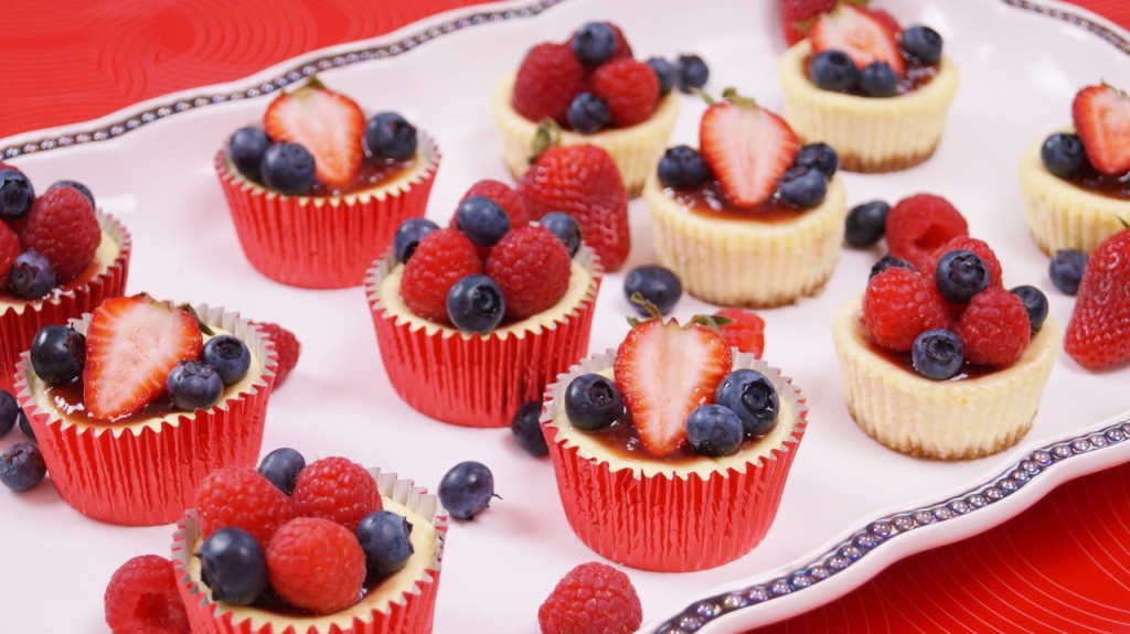 https://dishinwithdi.com/wp-content/uploads/2014/05/2014-05-17-Mini-Cheesecakes-Cheesecake-Cupcakes-026-2-1280x719-1024x575.jpg