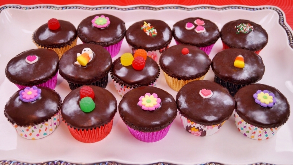 Chocolate Cupcakes with Chocolate Ganache Frosting